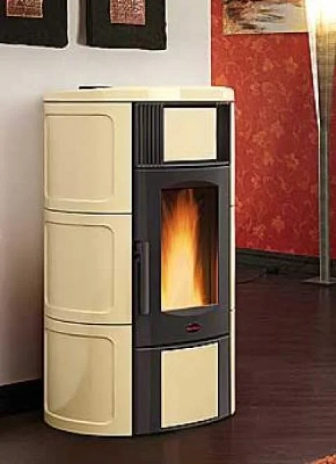 Termostufa a Pellet Idro in Pregiata Maiolica Extraflame Iside & Raffaella Idro (H15 e H18)